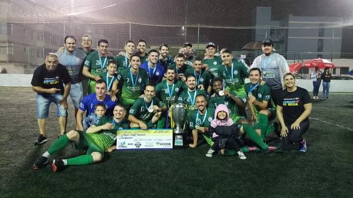 Equipe campeã com autoridades do Arroio do Silva