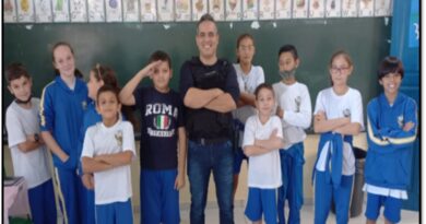 Delegado Thiago e alunos